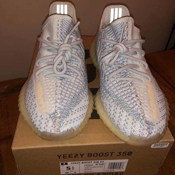 Yeezy Boost 350 V2 Cloud White - Picture 2 of 6